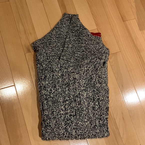 🌟HostPick🌟NWT Men’s Roots Cable Knit Sweater - size S - Picture 15 of 16